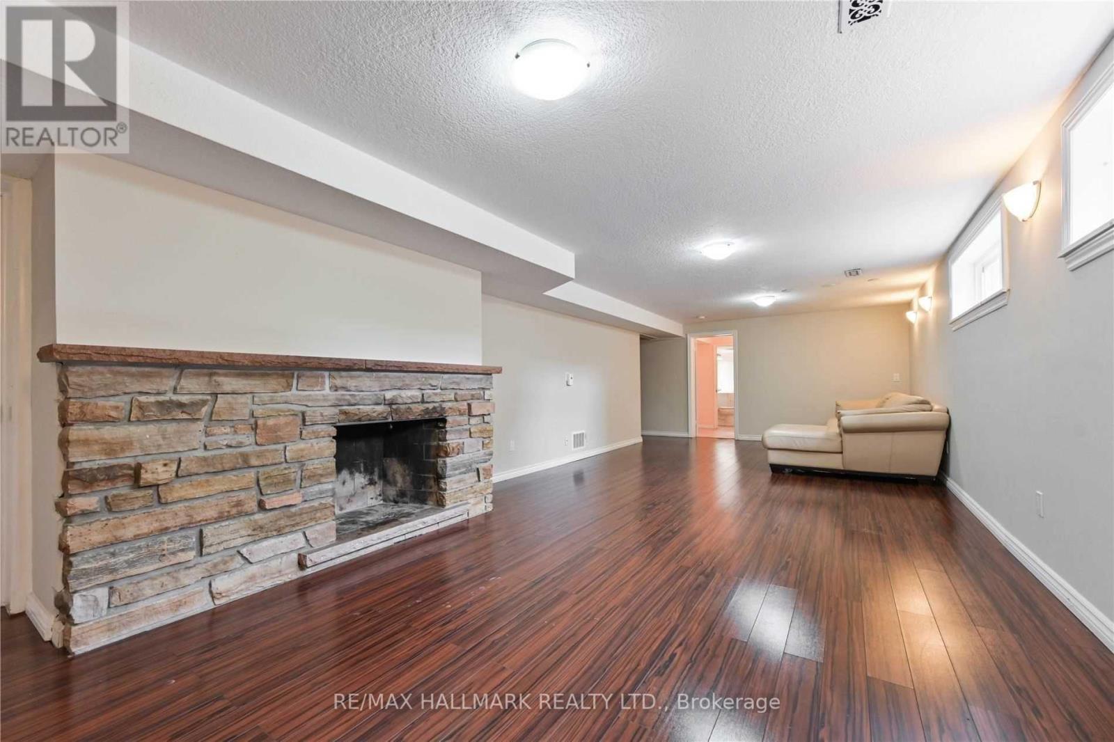 Photo 17 of 16 Cavalier Crescent, Vaughan ON