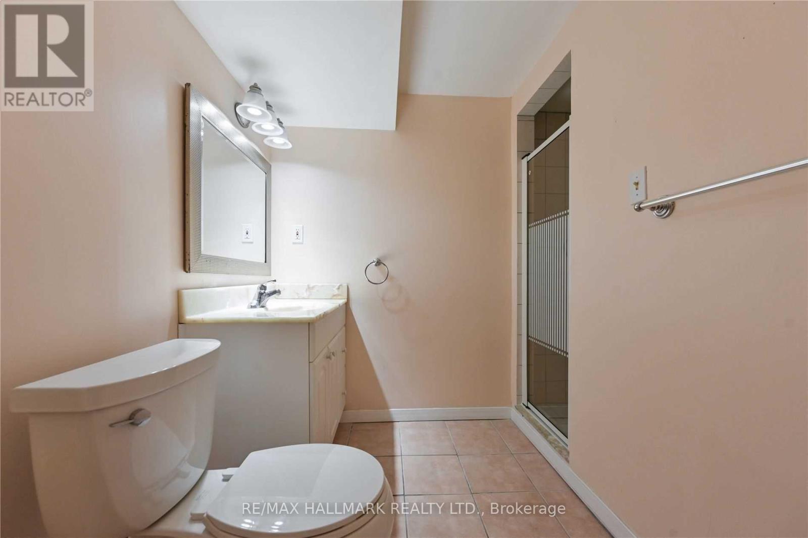 Photo 11 of 16 Cavalier Crescent, Vaughan ON