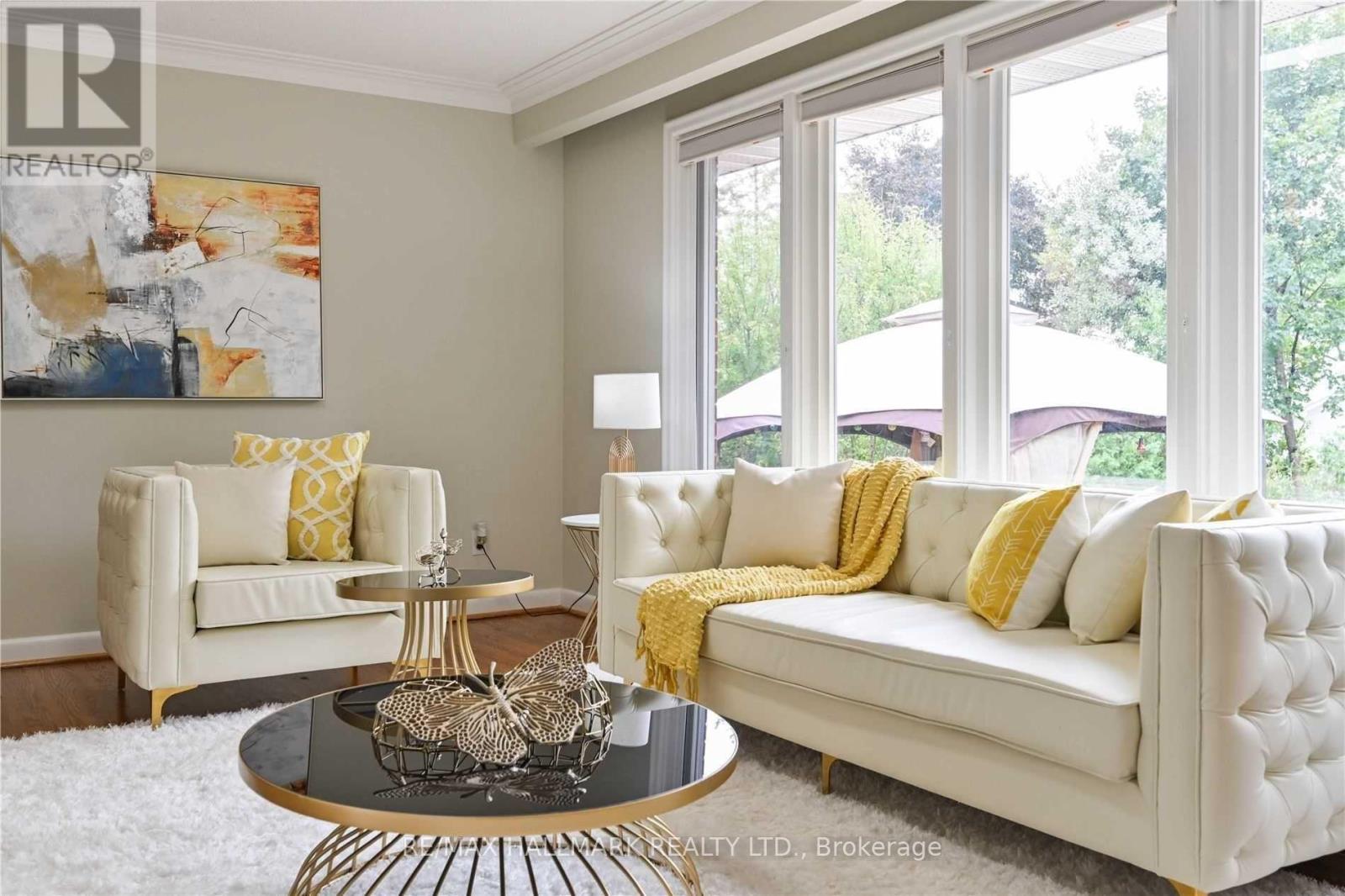 Photo 10 of 16 Cavalier Crescent, Vaughan ON