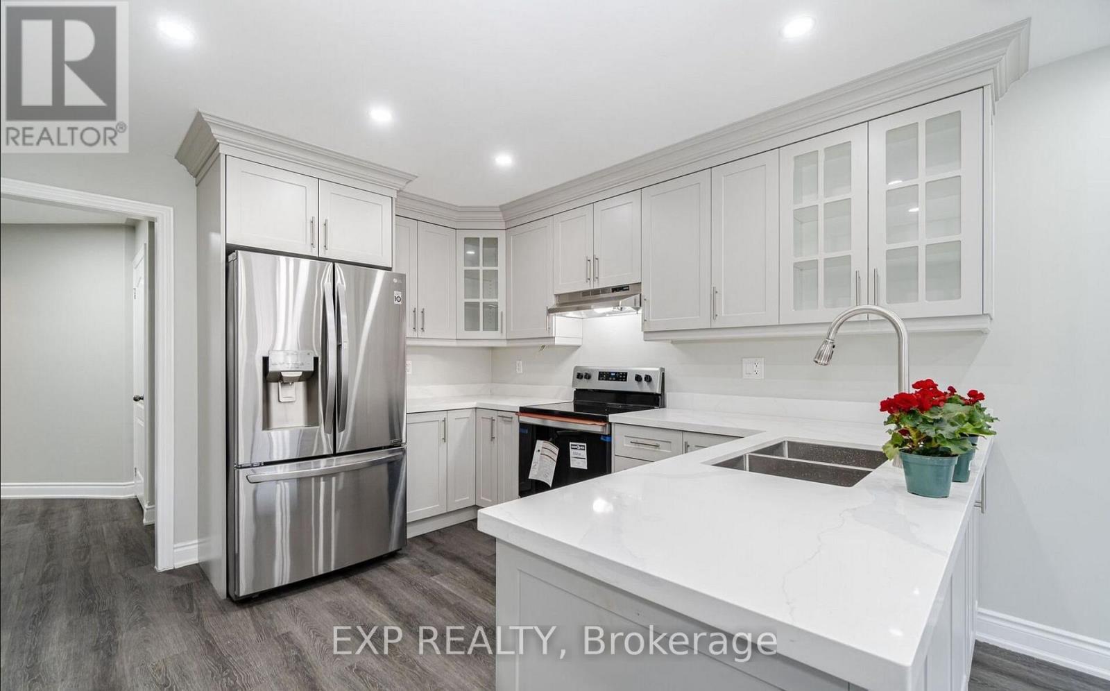Photo 11 of 15 Lynn Street, Bradford West Gwillimbury ON