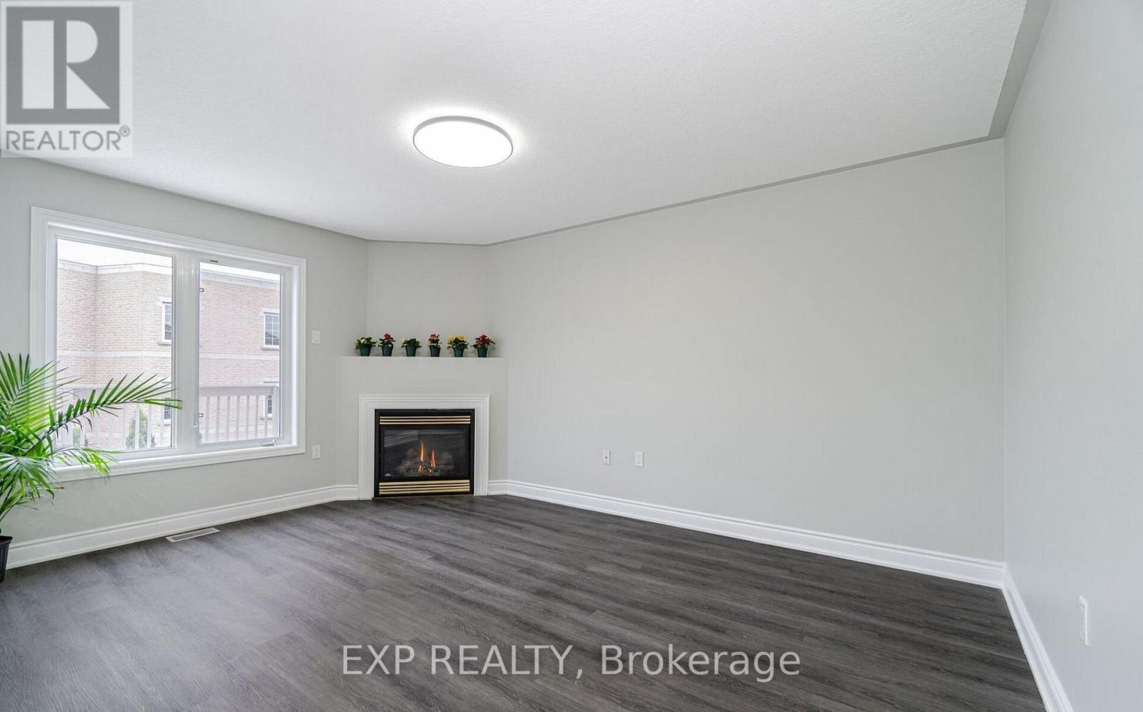 Photo 2 of 15 Lynn Street, Bradford West Gwillimbury ON