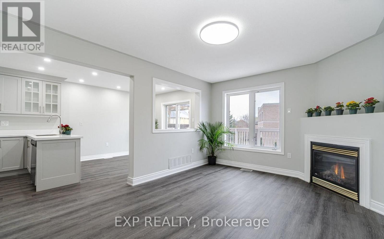 Photo 1 of 15 Lynn Street, Bradford West Gwillimbury ON