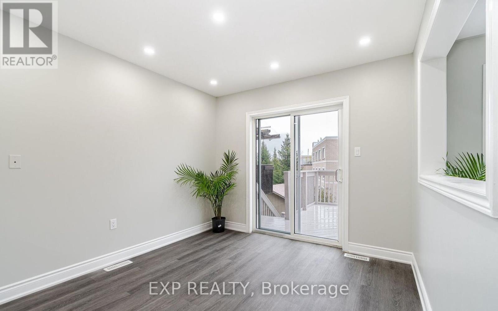 Photo 3 of 15 Lynn Street, Bradford West Gwillimbury ON