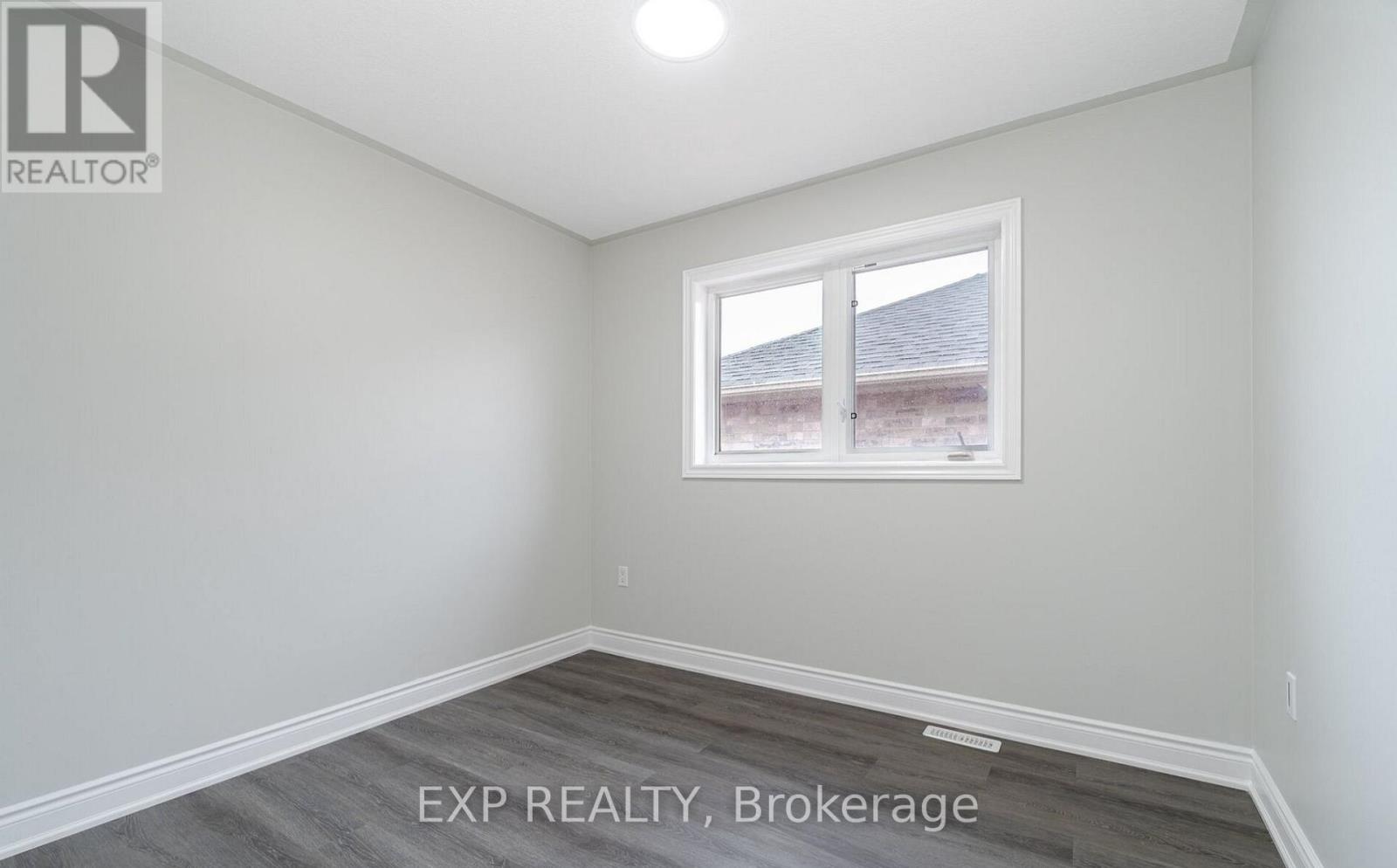 Photo 29 of 15 Lynn Street, Bradford West Gwillimbury ON