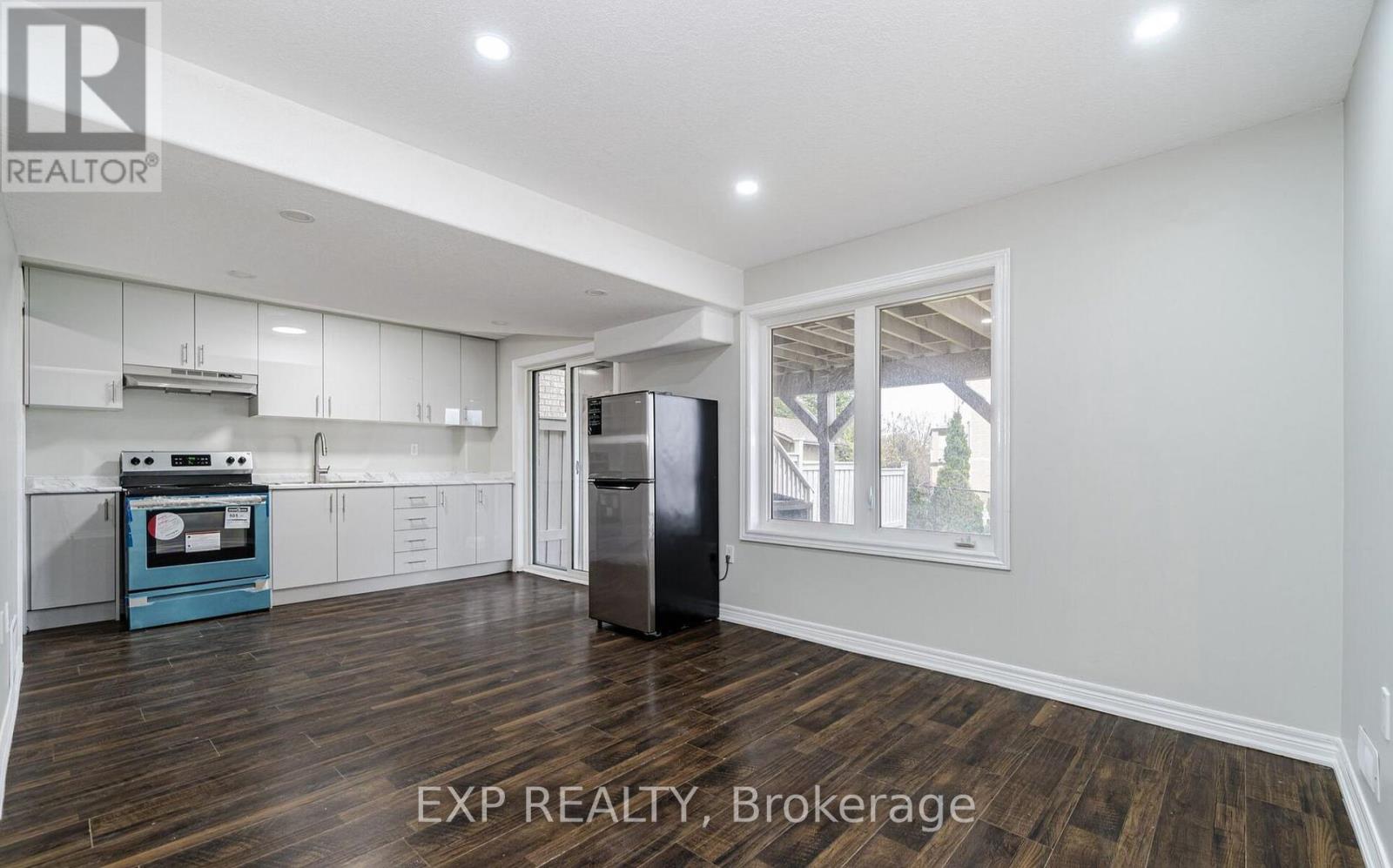 Photo 13 of 15 Lynn Street, Bradford West Gwillimbury ON