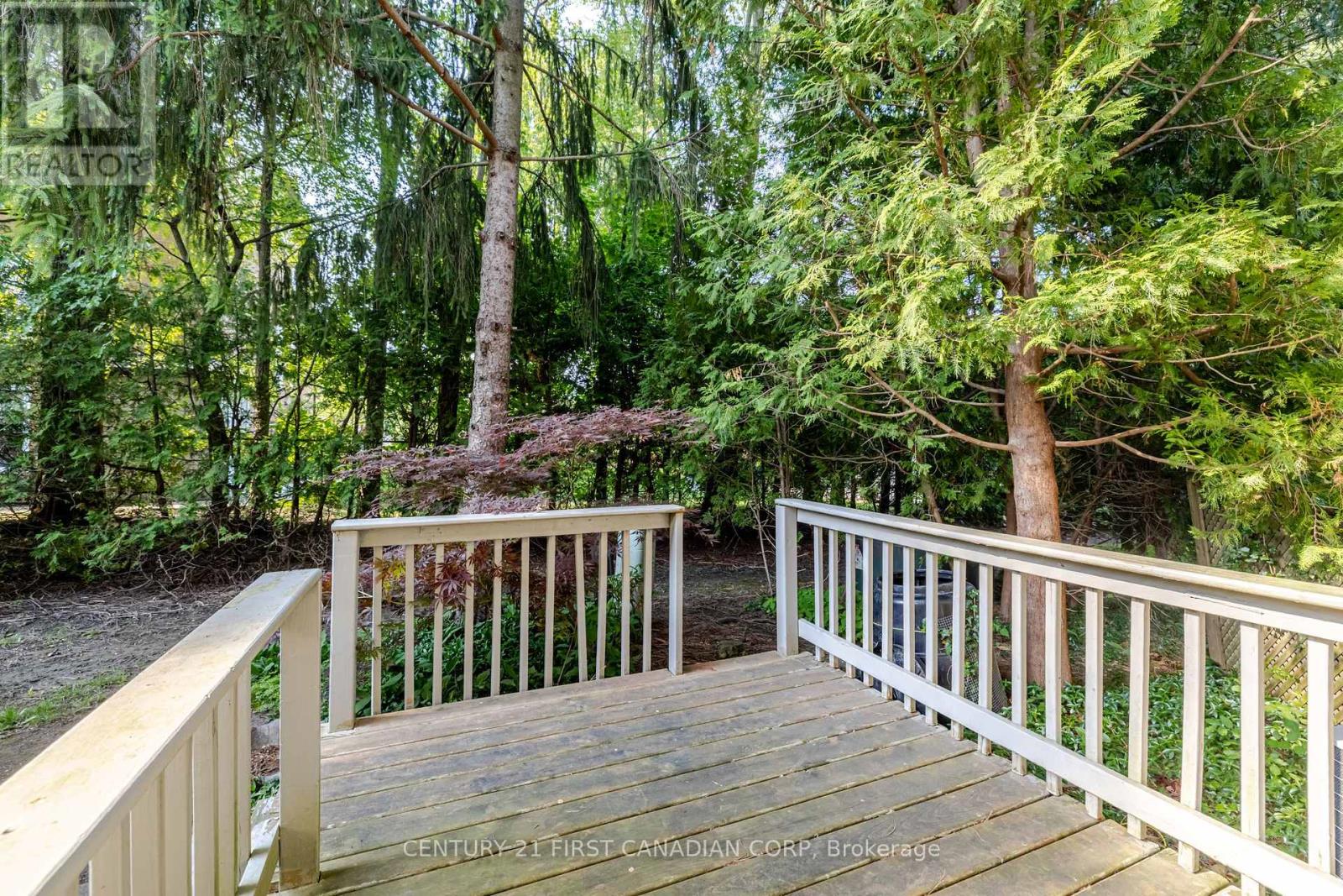 Photo 2 of 14 657 Woodcrest Boulevard, London South ON