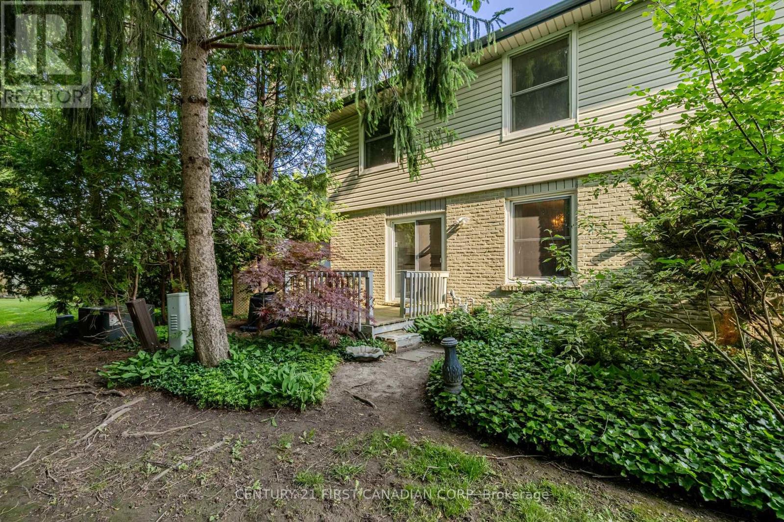 Photo 13 of 14 657 Woodcrest Boulevard, London South ON
