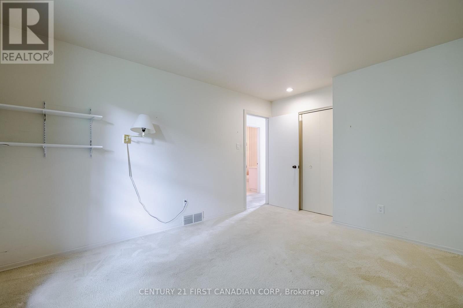 Photo 6 of 14 657 Woodcrest Boulevard, London South ON