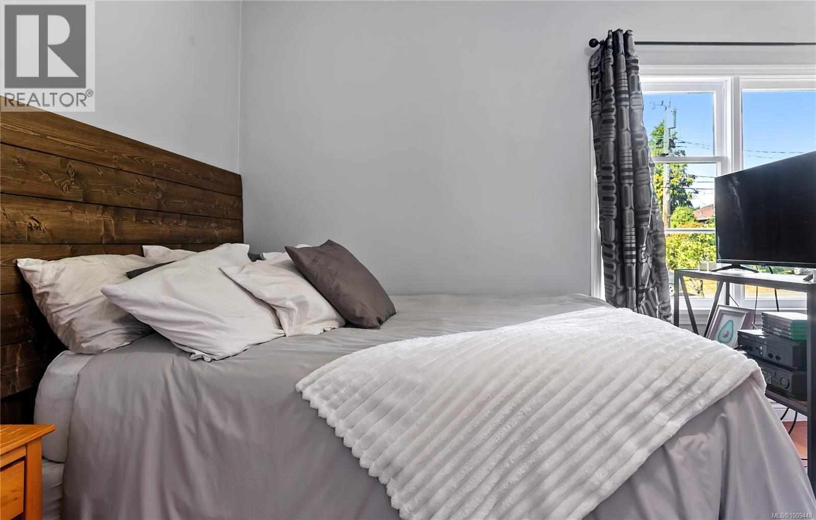 Photo 12 of 1815 San Pedro Ave, Saanich BC