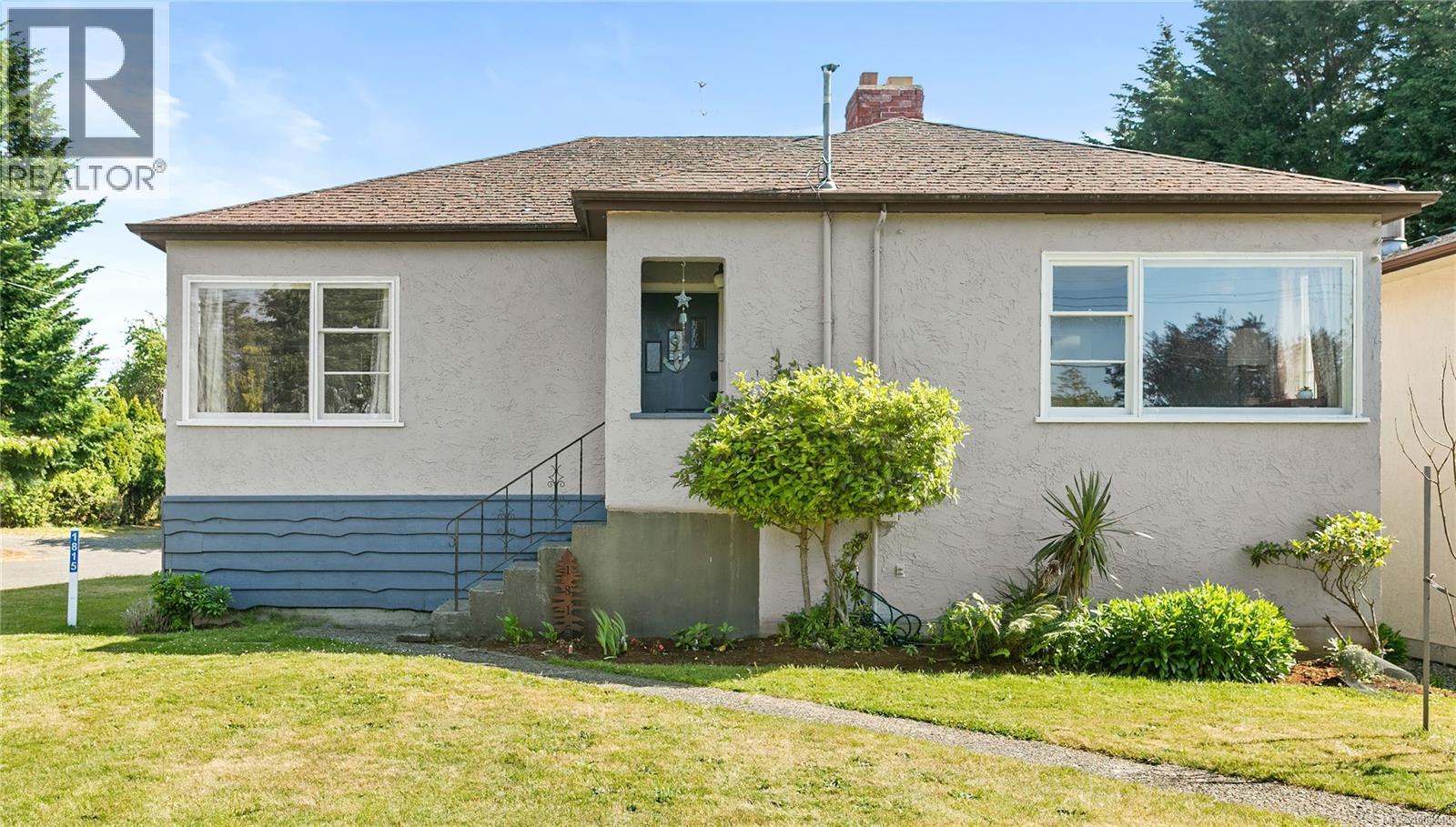 Photo 3 of 1815 San Pedro Ave, Saanich BC