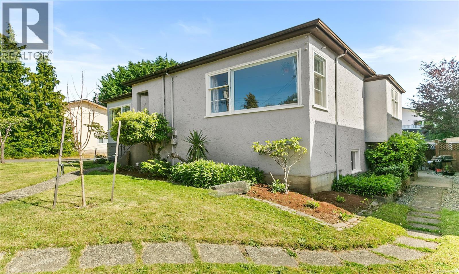 Photo 36 of 1815 San Pedro Ave, Saanich BC
