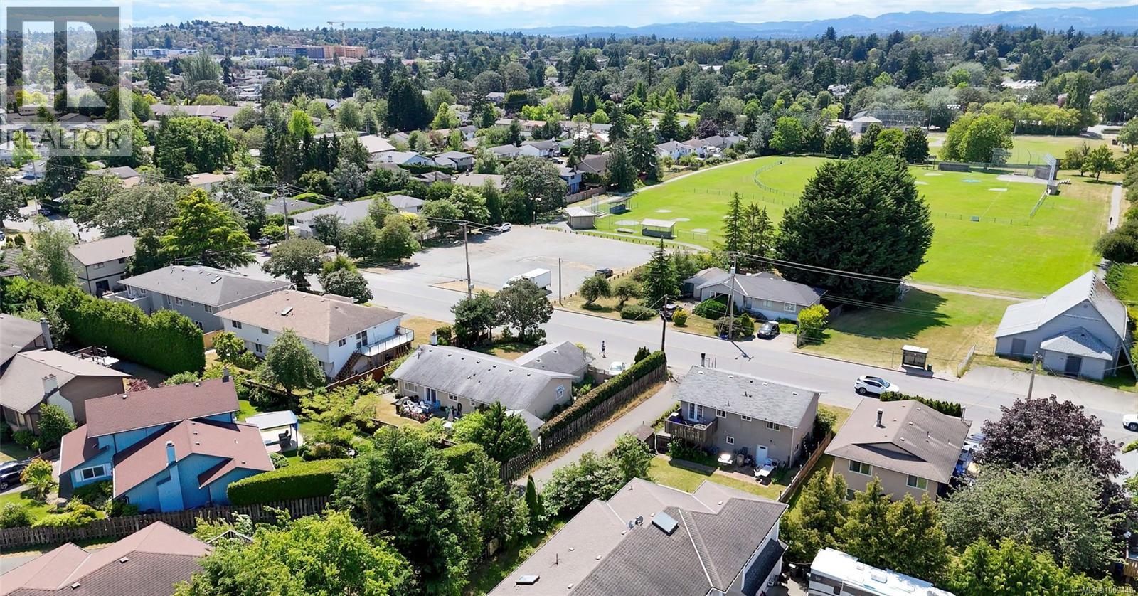 Photo 41 of 1815 San Pedro Ave, Saanich BC