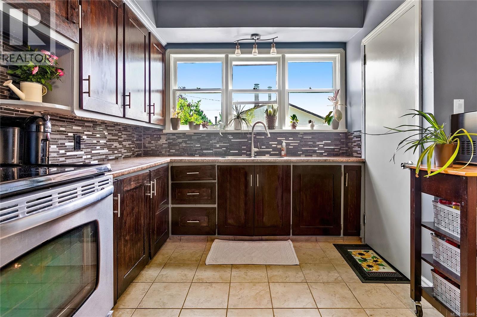 Photo 9 of 1815 San Pedro Ave, Saanich BC