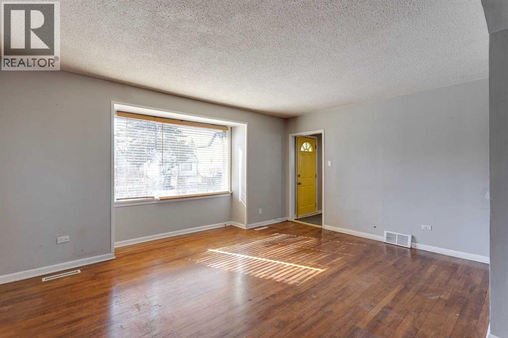 Single Family House for Sale in  Regal Crescent NE Renfrew Calgary 