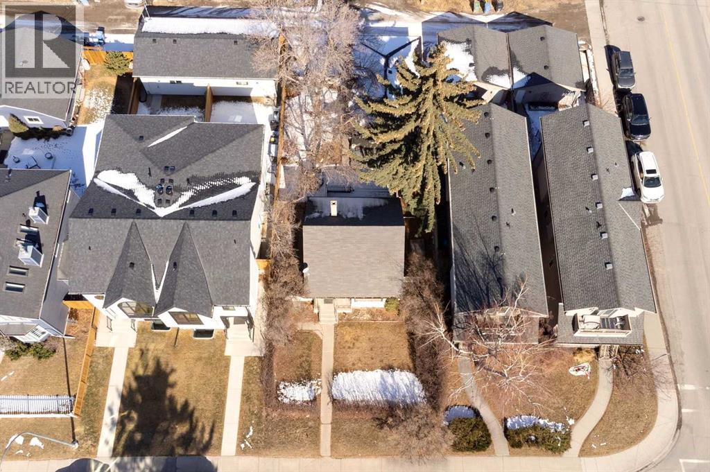 Single Family House for Sale in  Regal Crescent NE Renfrew Calgary 