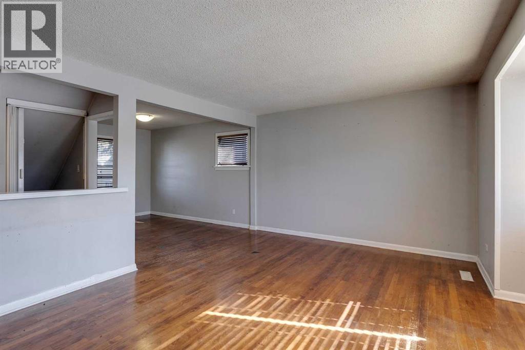 Single Family House for Sale in  Regal Crescent NE Renfrew Calgary 