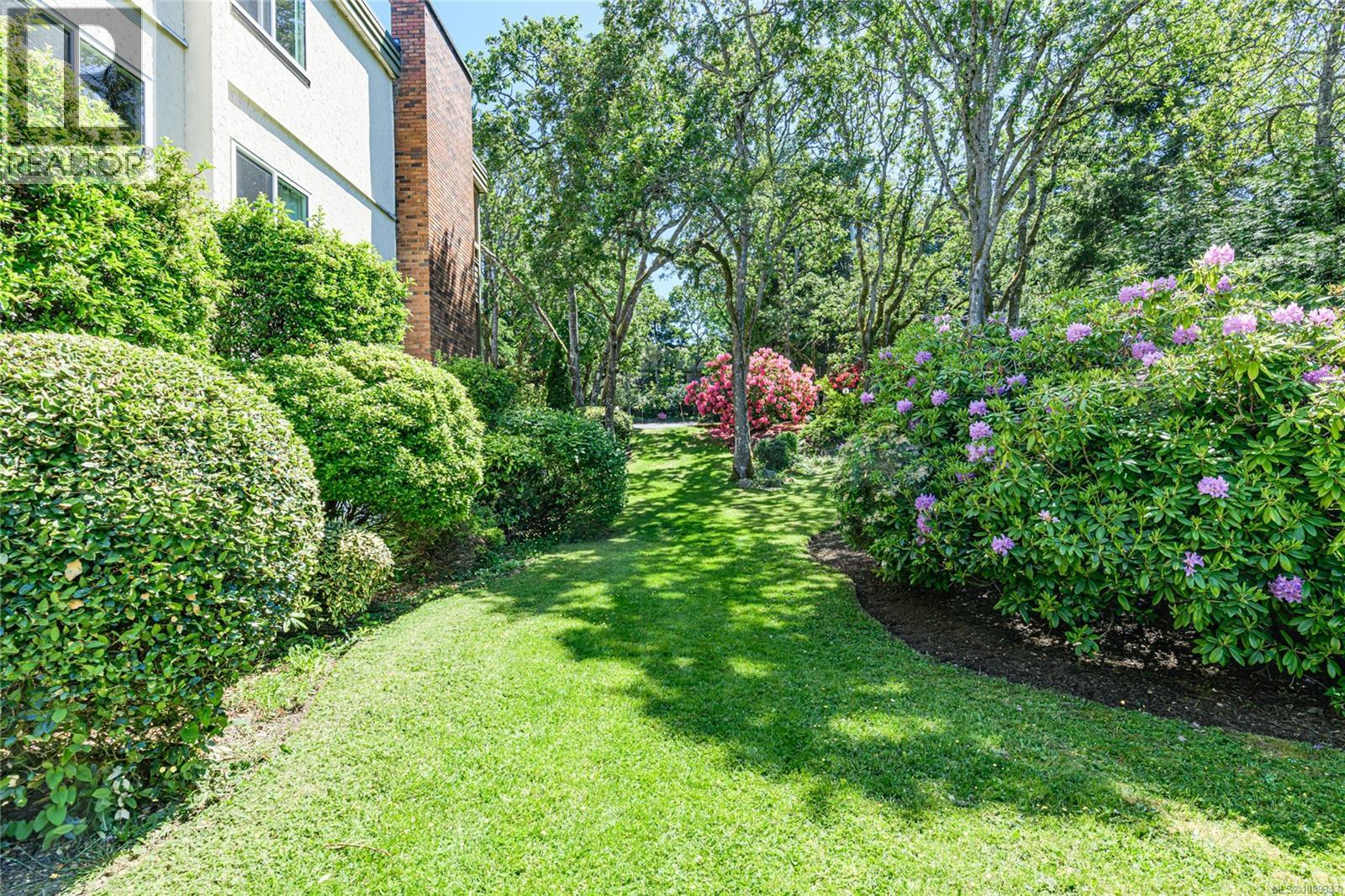 Photo 2 of 311 1010 Bristol Rd, Saanich BC