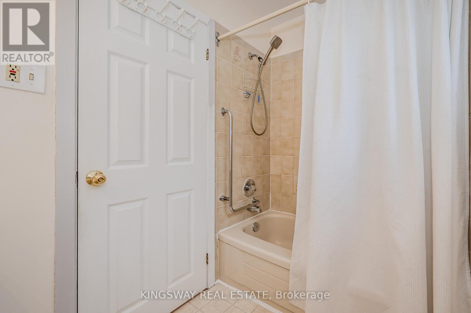 Photo 13 of 164 East 23rd Street, Hamilton ON