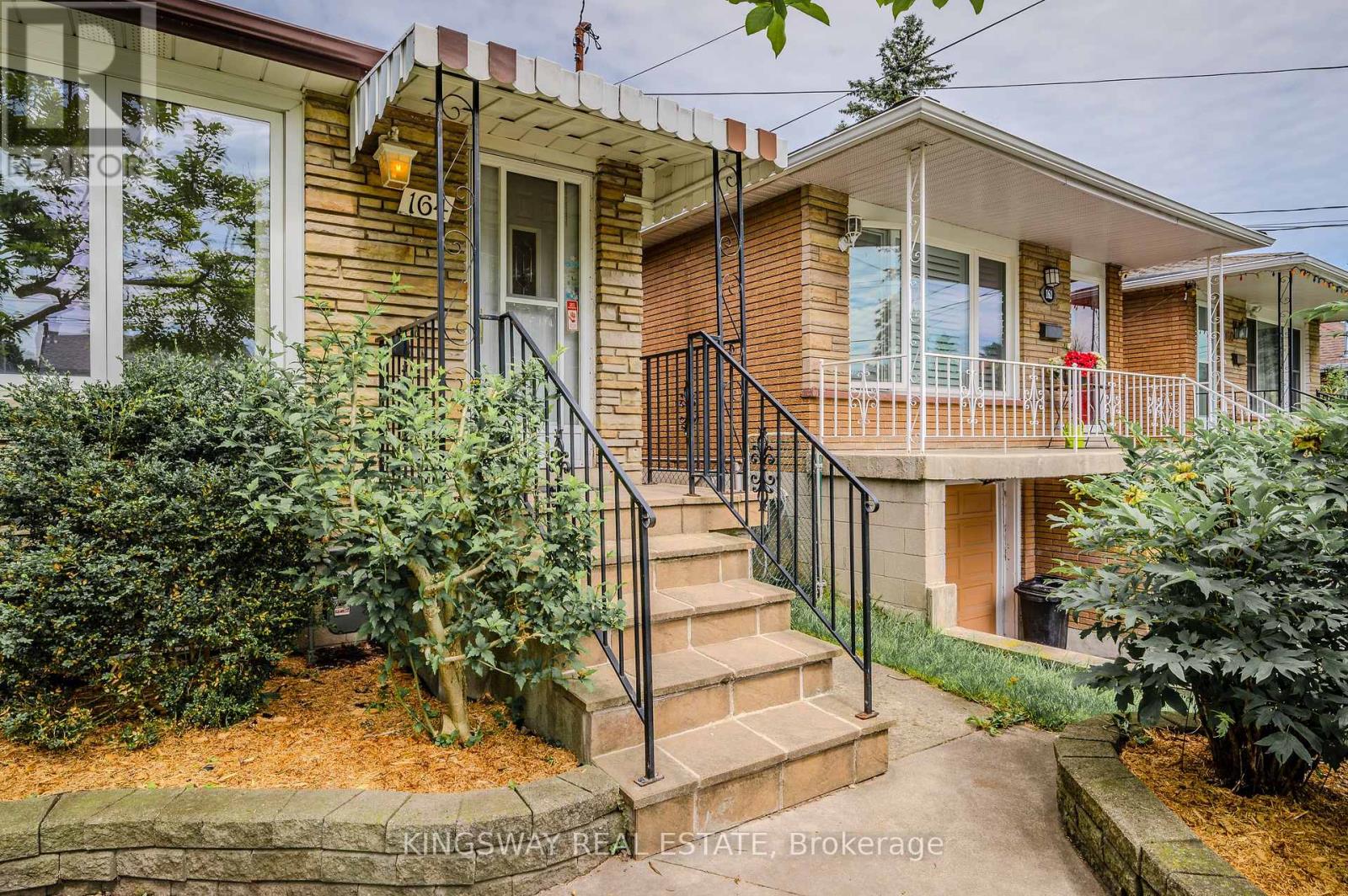 Photo 2 of 164 East 23rd Street, Hamilton ON