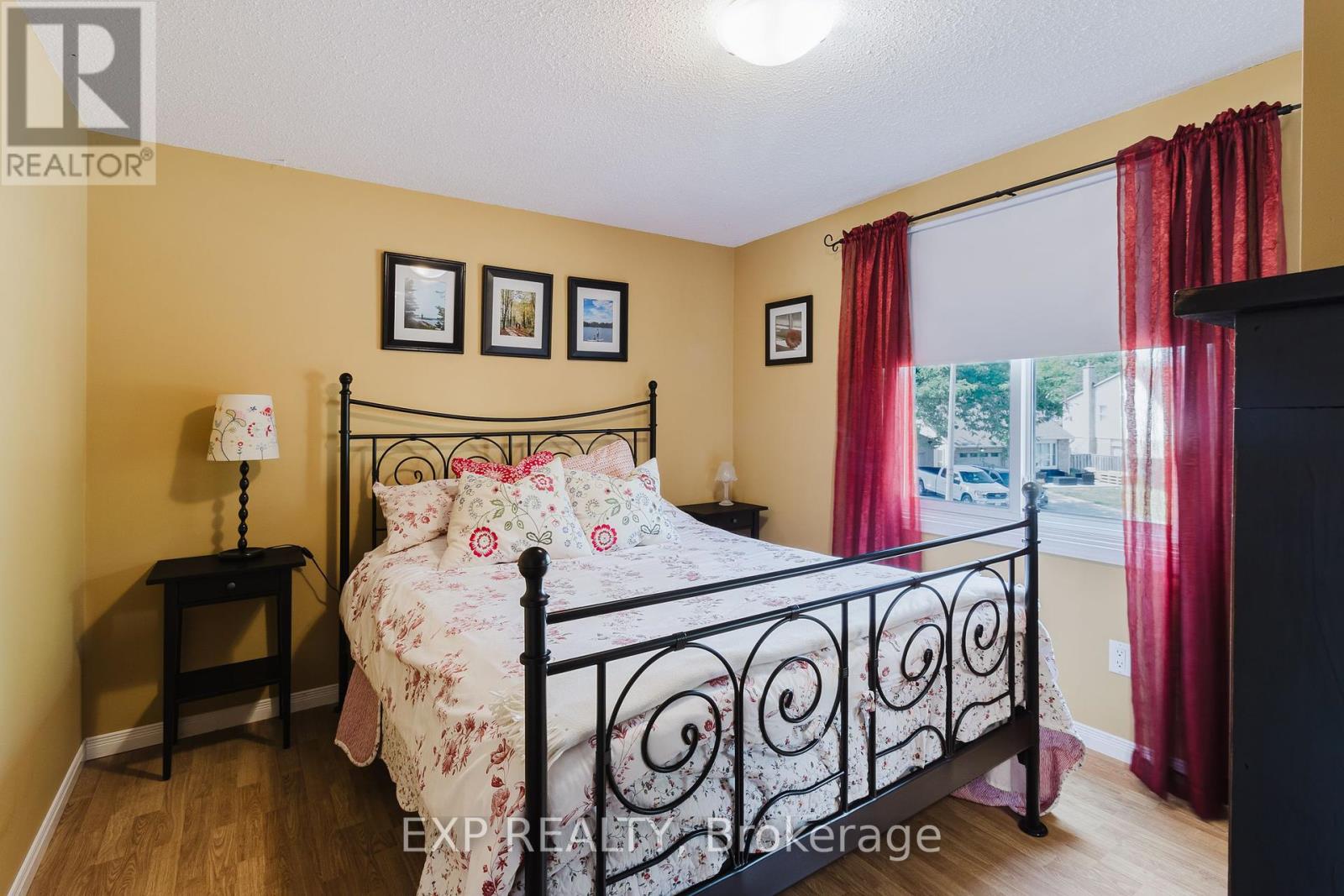Photo 40 of 8 Viva Court, Hamilton ON