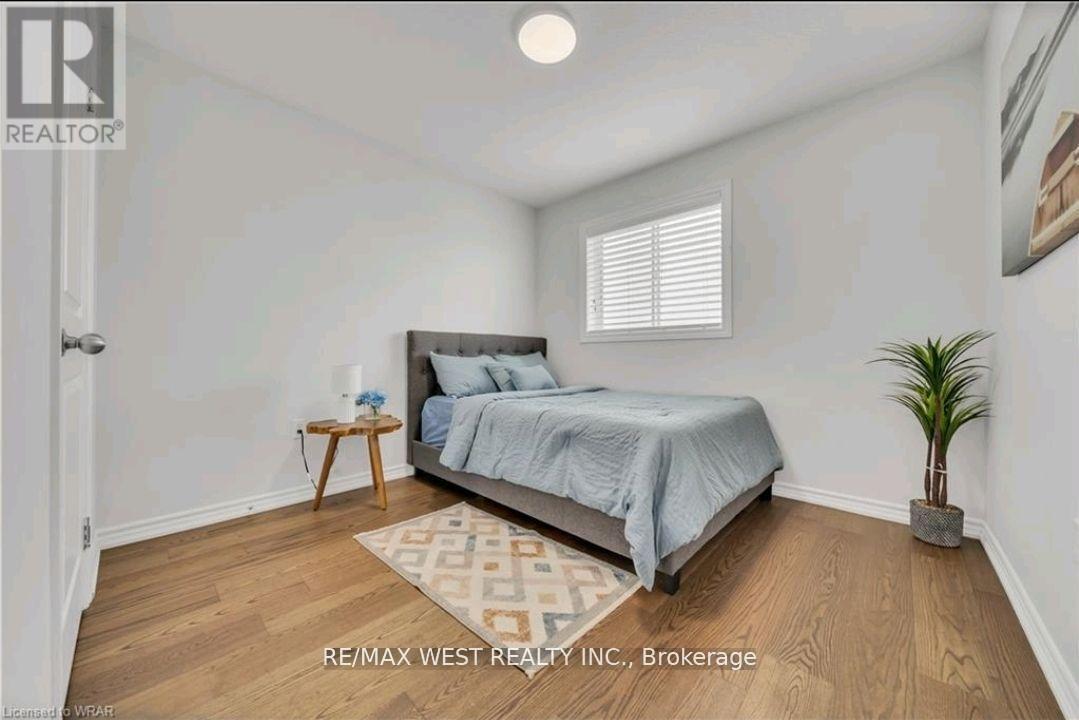 Photo 2 of 31 100 Chester Drive, Cambridge ON