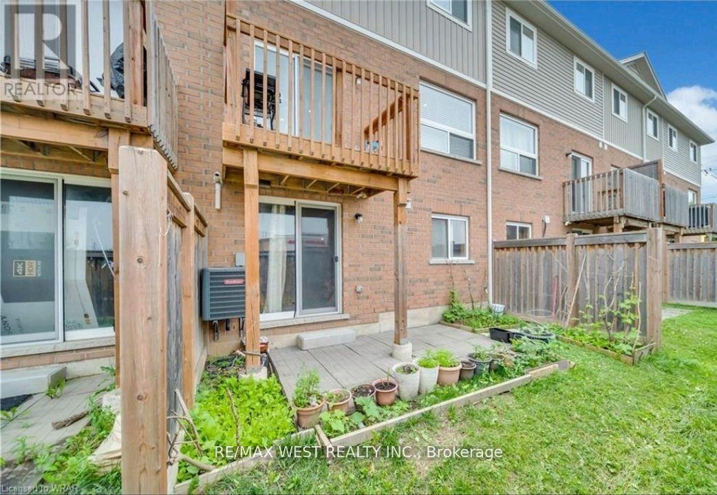 Photo 12 of 31 100 Chester Drive, Cambridge ON