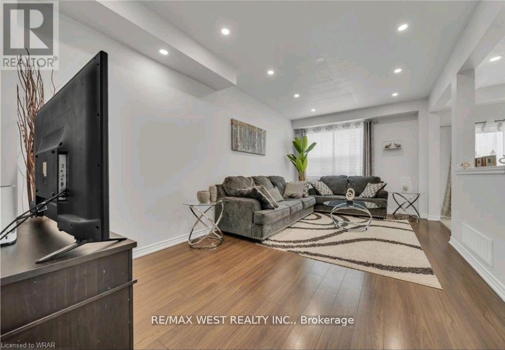 Photo 8 of 31 100 Chester Drive, Cambridge ON