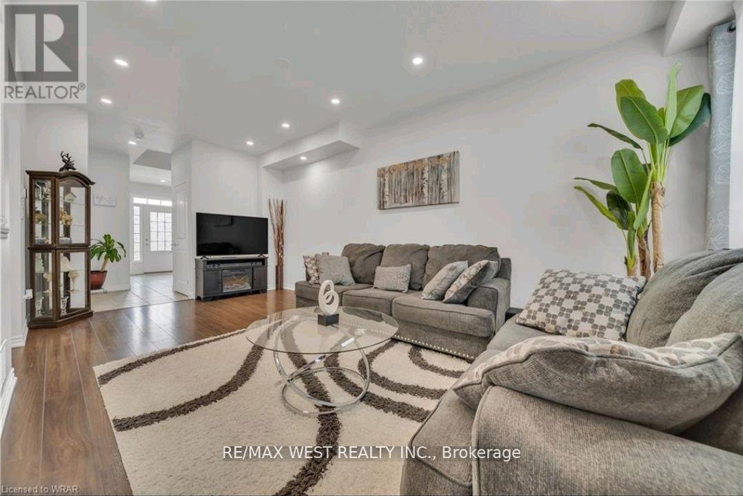 Photo 7 of 31 100 Chester Drive, Cambridge ON