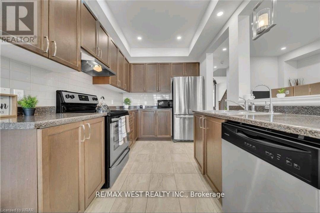 Photo 6 of 31 100 Chester Drive, Cambridge ON