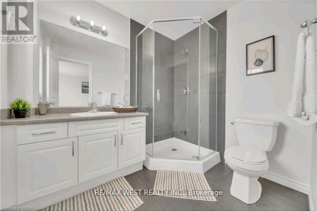 Photo 13 of 31 100 Chester Drive, Cambridge ON