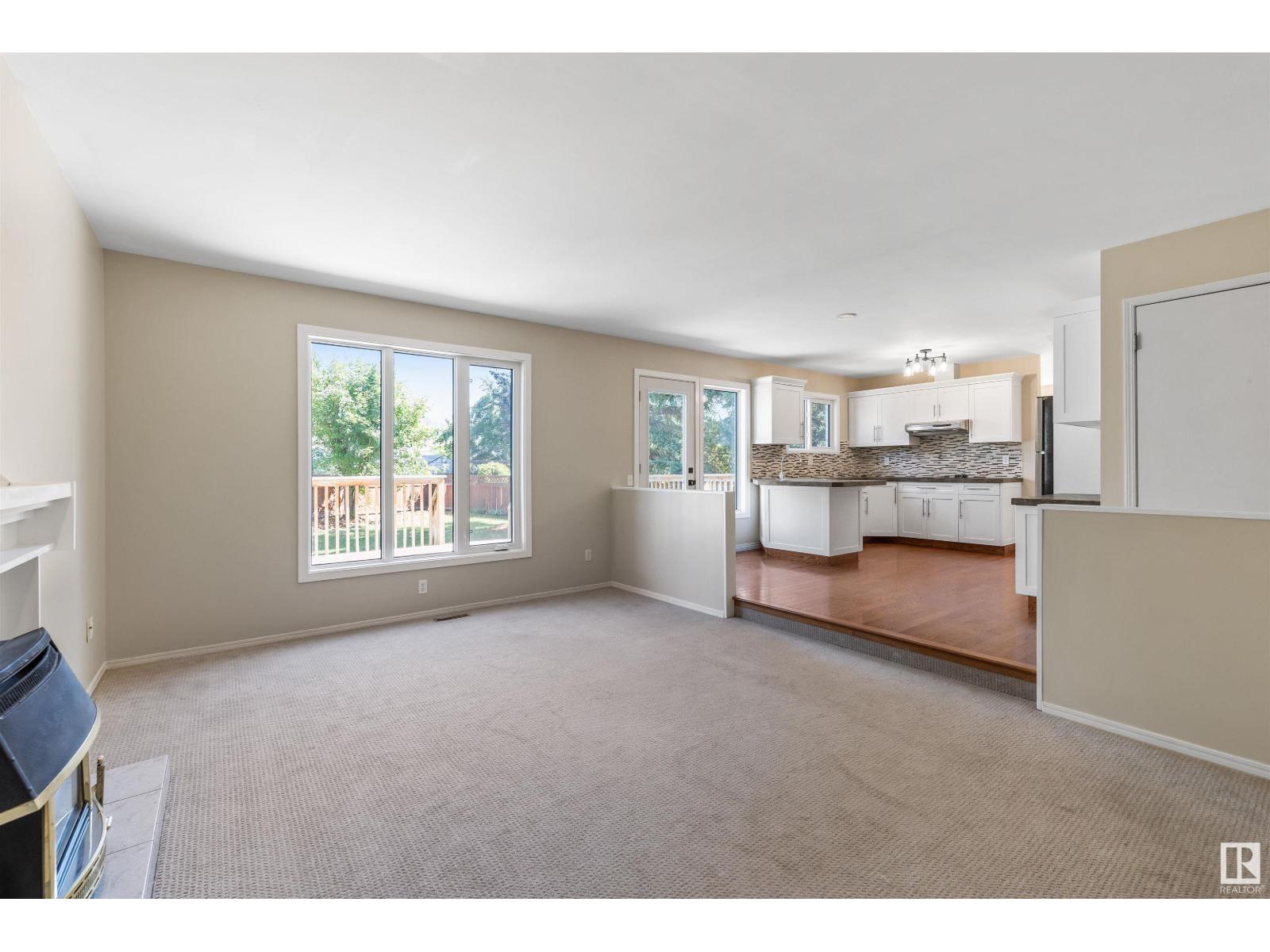 Photo 9 of 57 Deane Cr, St Albert AB