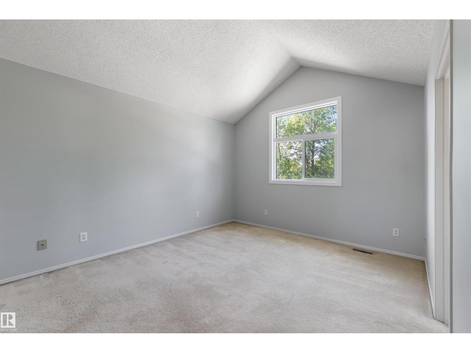 Photo 37 of 57 Deane Cr, St Albert AB