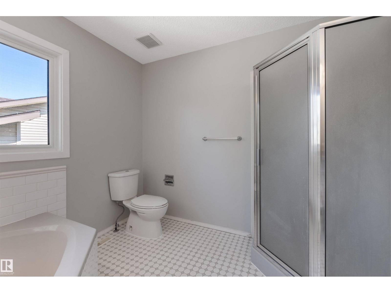 Photo 40 of 57 Deane Cr, St Albert AB