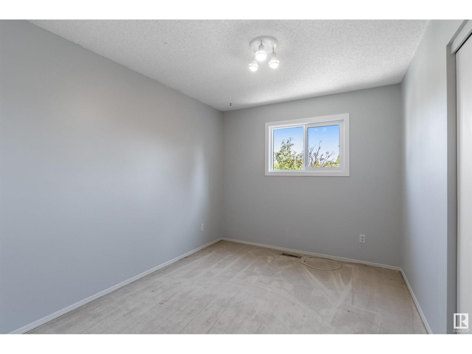 Photo 18 of 57 Deane Cr, St Albert AB