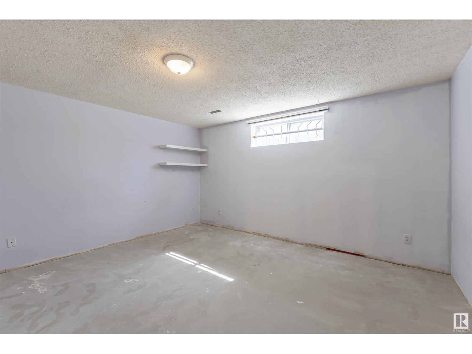 Photo 58 of 57 Deane Cr, St Albert AB