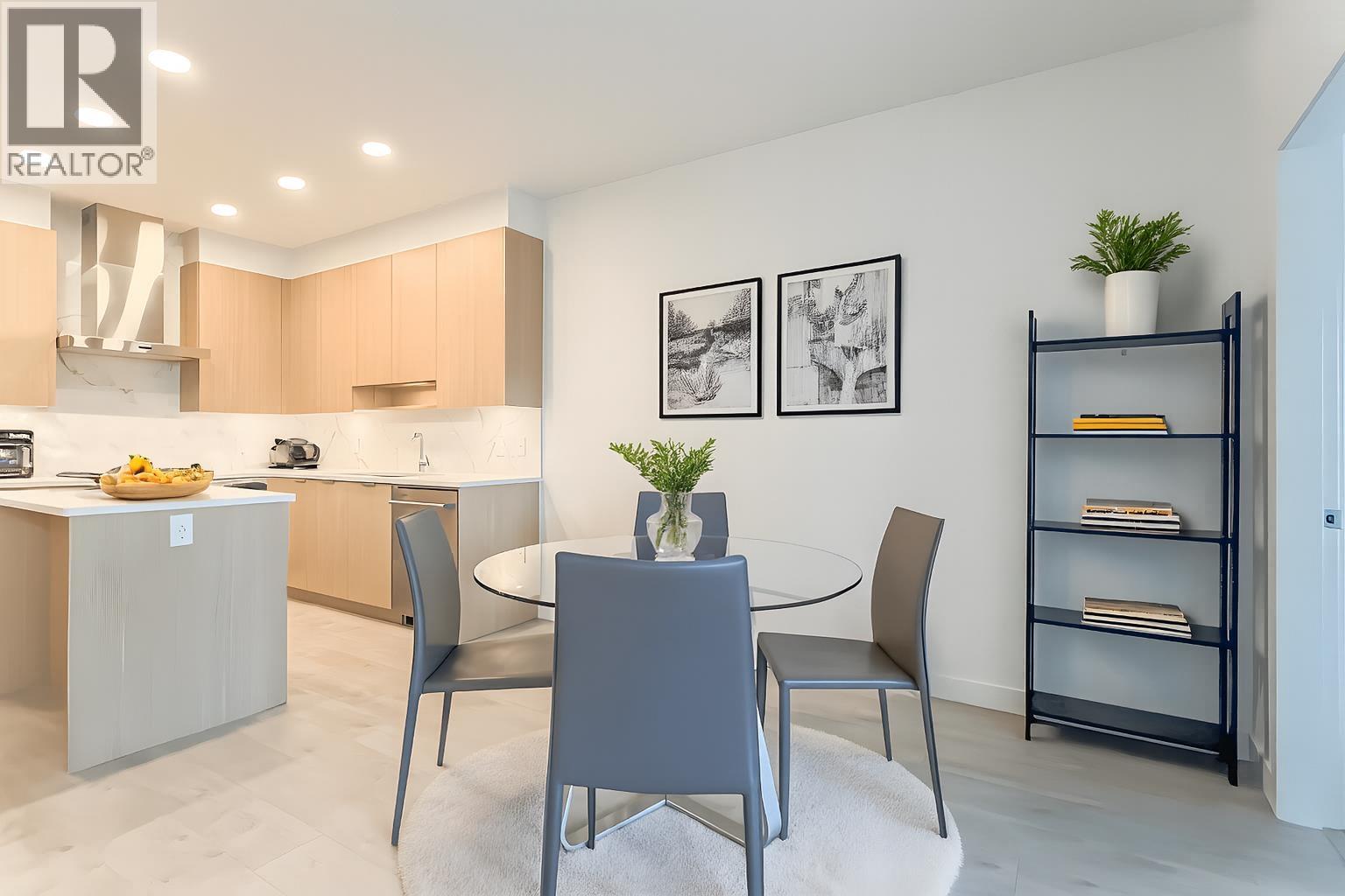 Photo 3 of 206 7123 11 Th Avenue, Burnaby BC