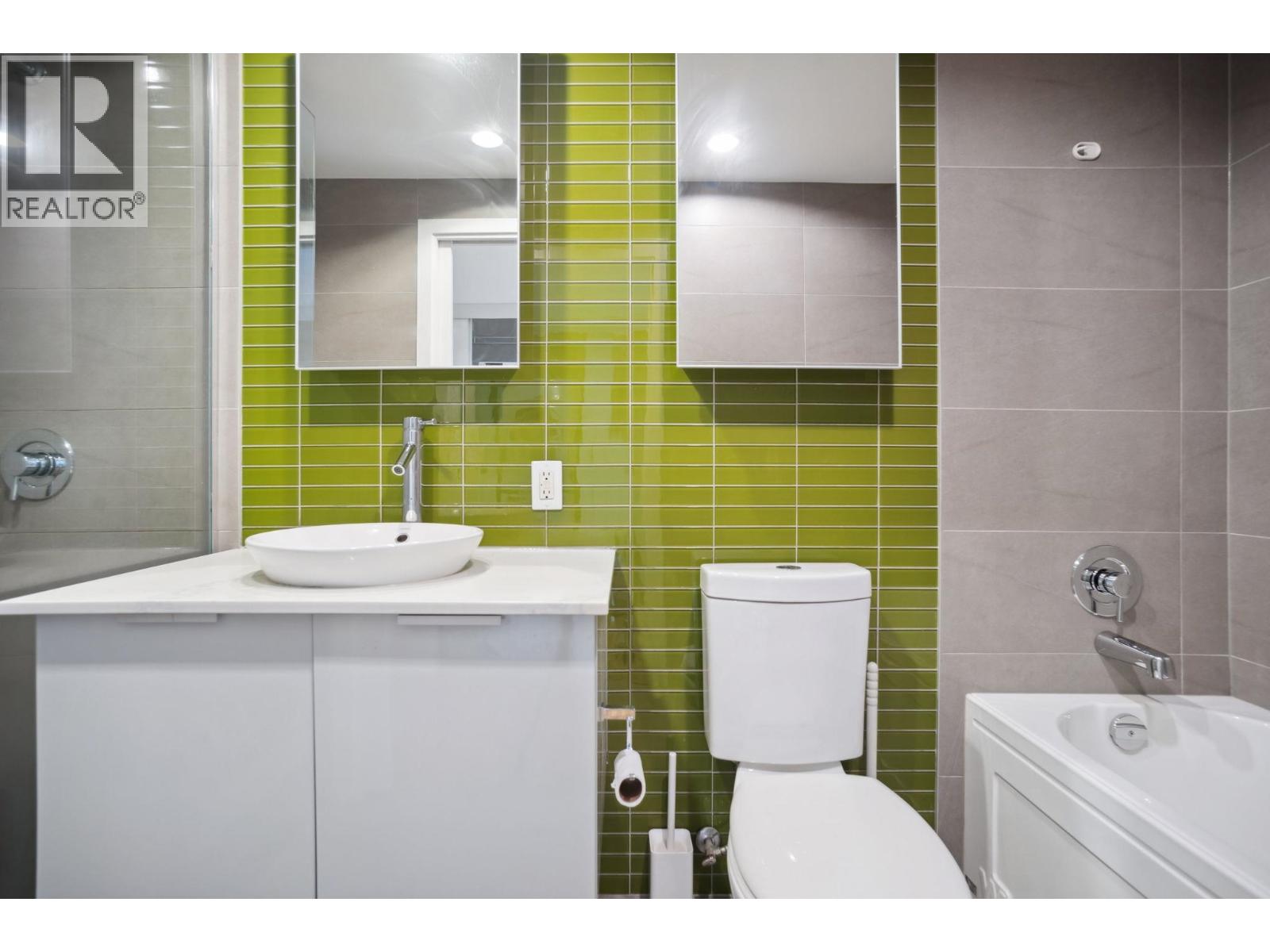 Photo 11 of 705 128 W Cordova Street, Vancouver BC
