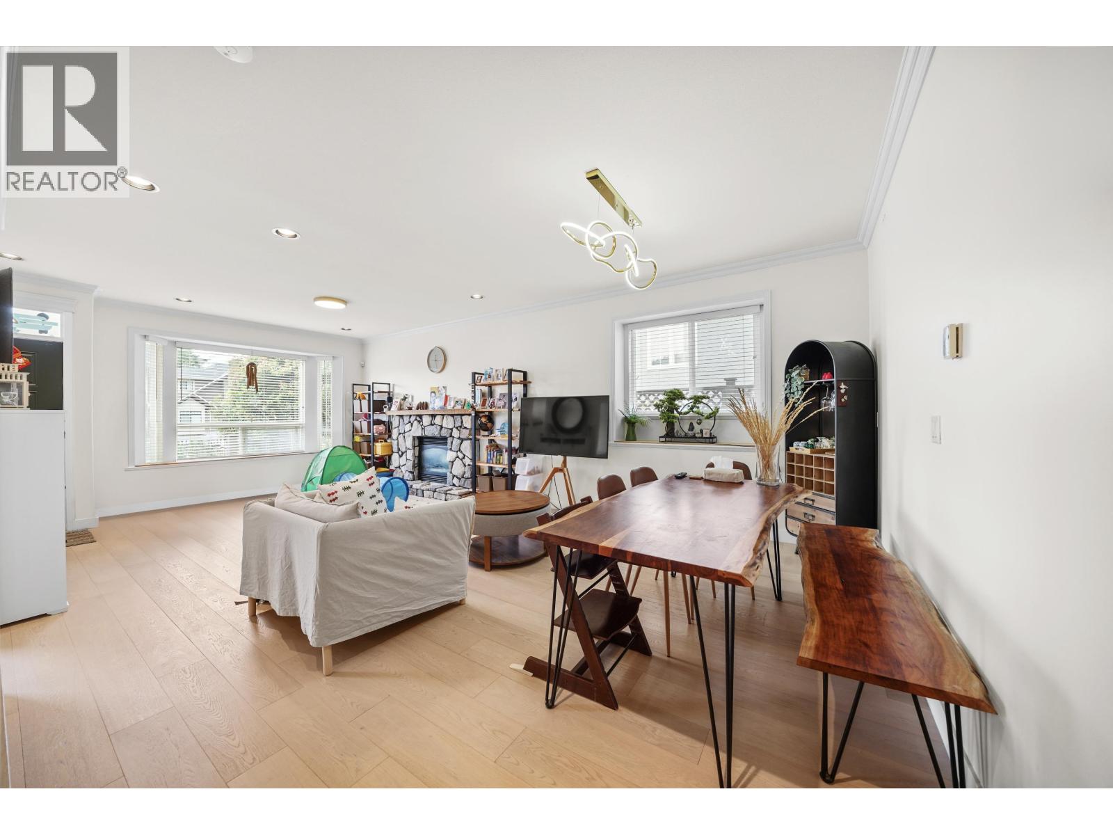 Photo 8 of 4857 Victory Street, Burnaby BC