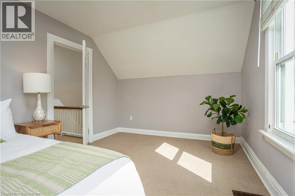 Photo 15 of 209 Weir Street N, Hamilton ON
