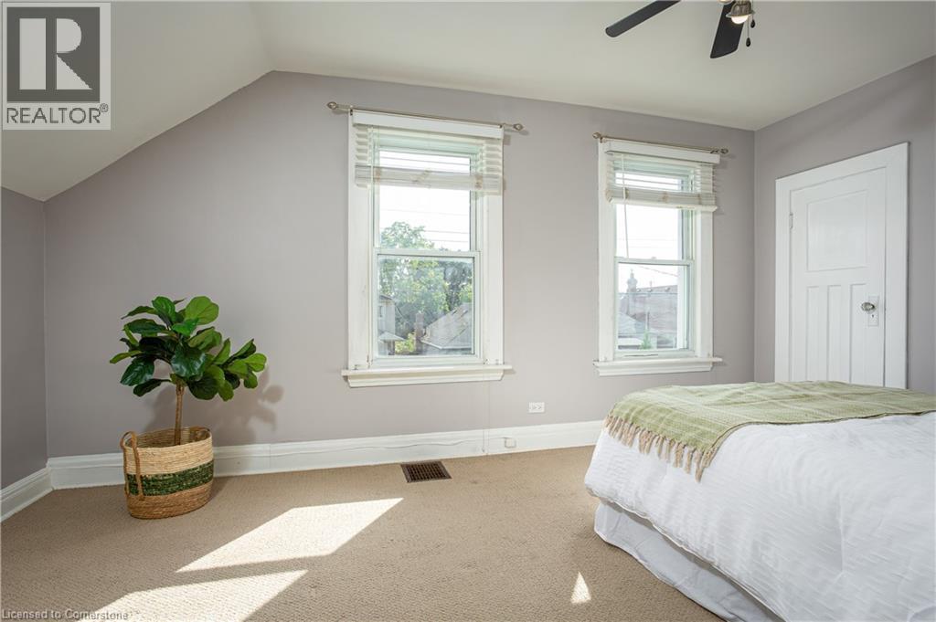 Photo 11 of 209 Weir Street N, Hamilton ON