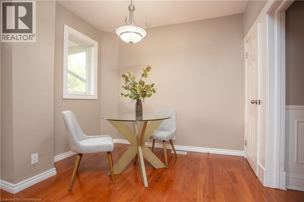 Photo 2 of 209 Weir Street N, Hamilton ON