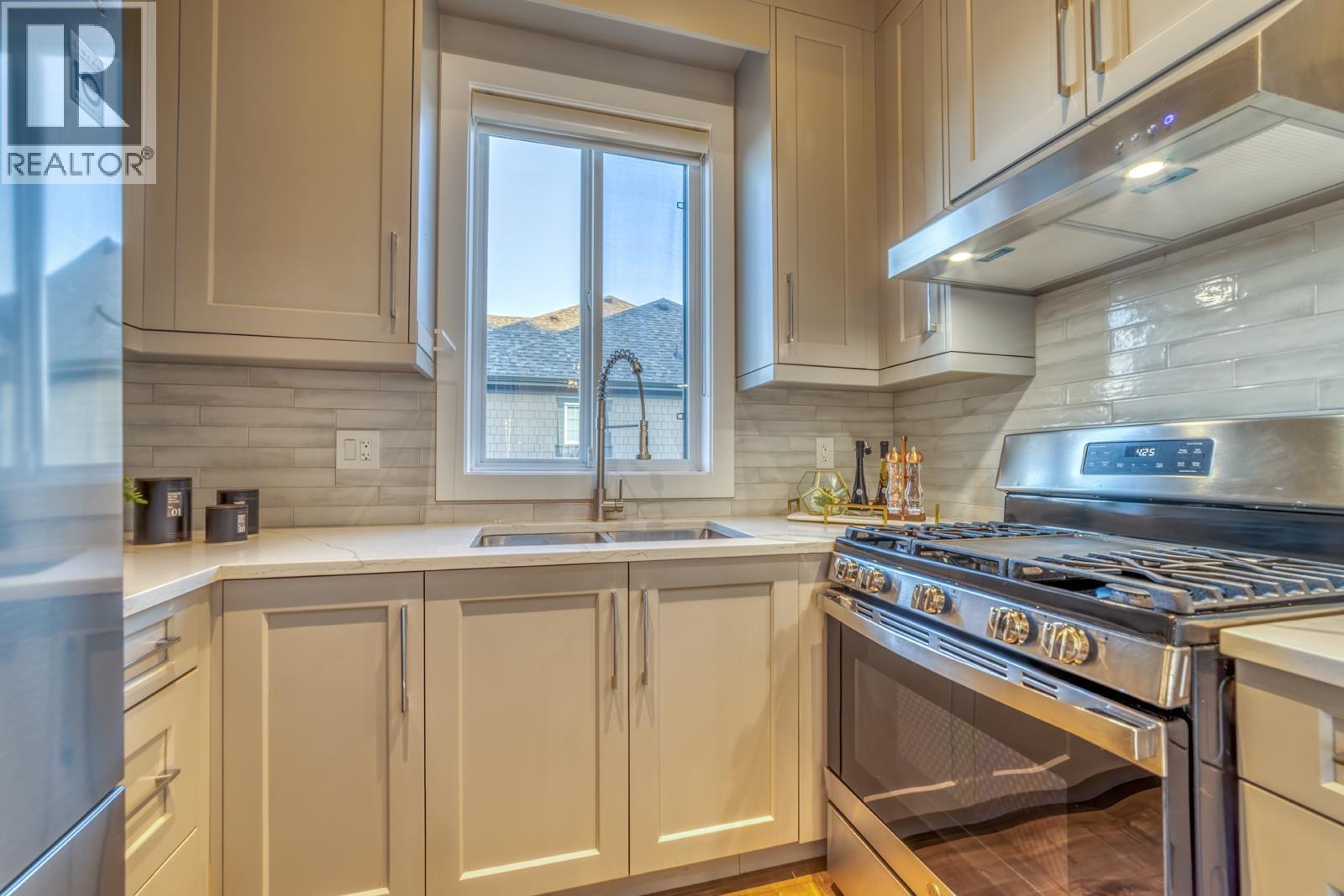 Photo 12 of 7102 Bridge Street, Richmond BC
