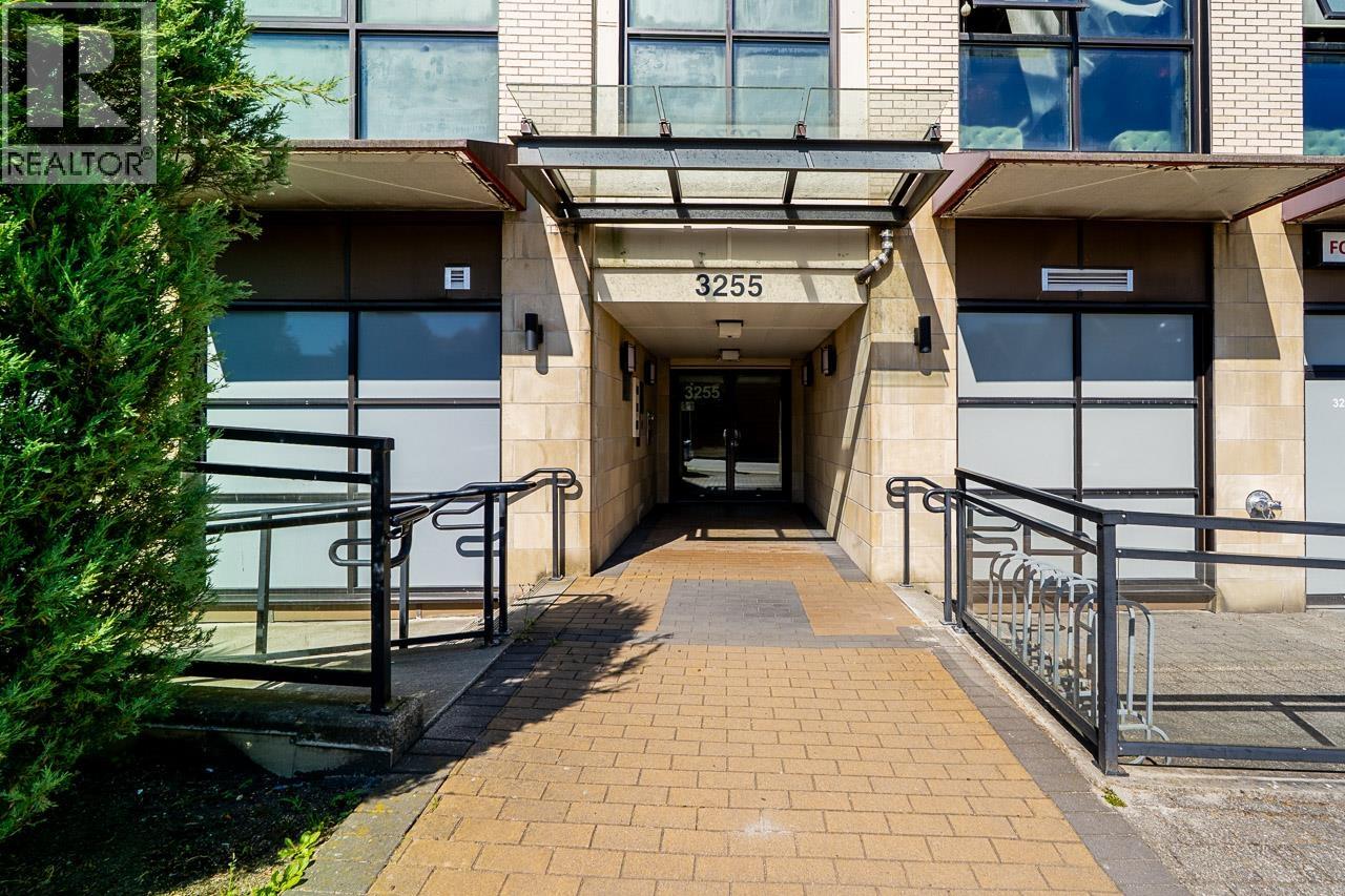 Photo 4 of Ph 2 3255 Smith Avenue, Burnaby BC