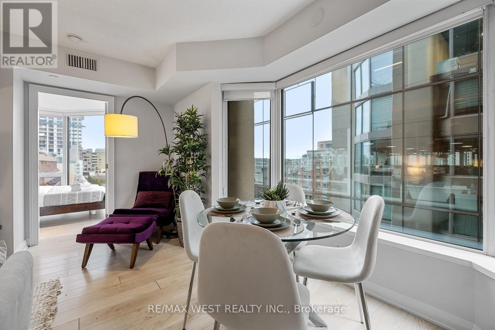 Photo 15 of 704 155 Yorkville Avenue, Toronto ON