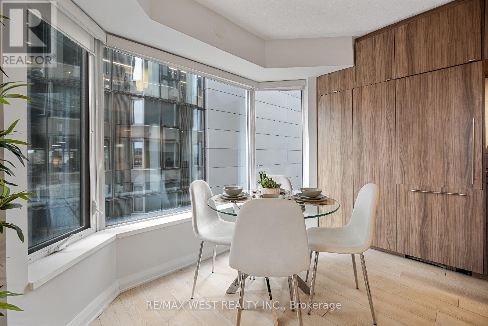 Photo 14 of 704 155 Yorkville Avenue, Toronto ON