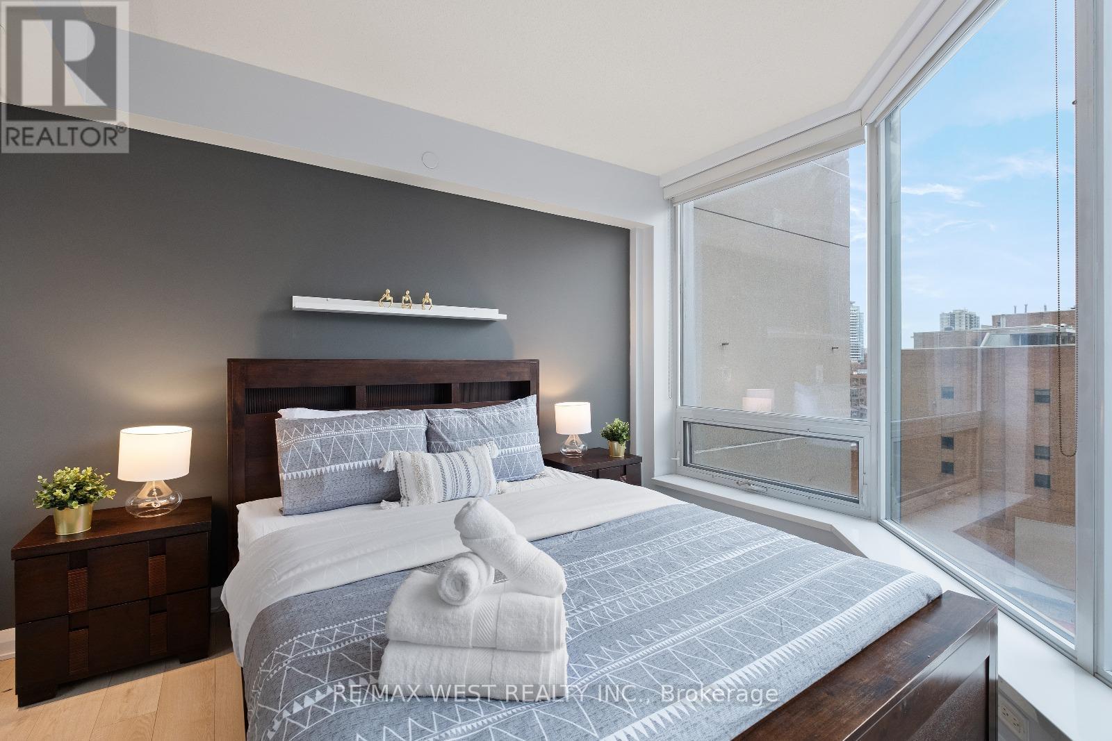 Photo 6 of 704 155 Yorkville Avenue, Toronto ON