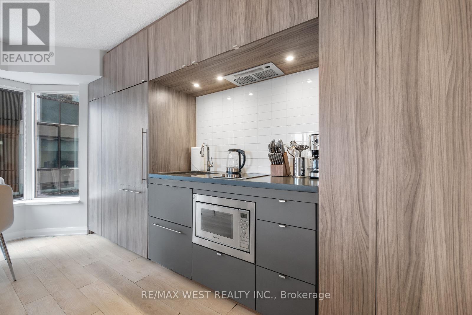 Photo 39 of 704 155 Yorkville Avenue, Toronto ON