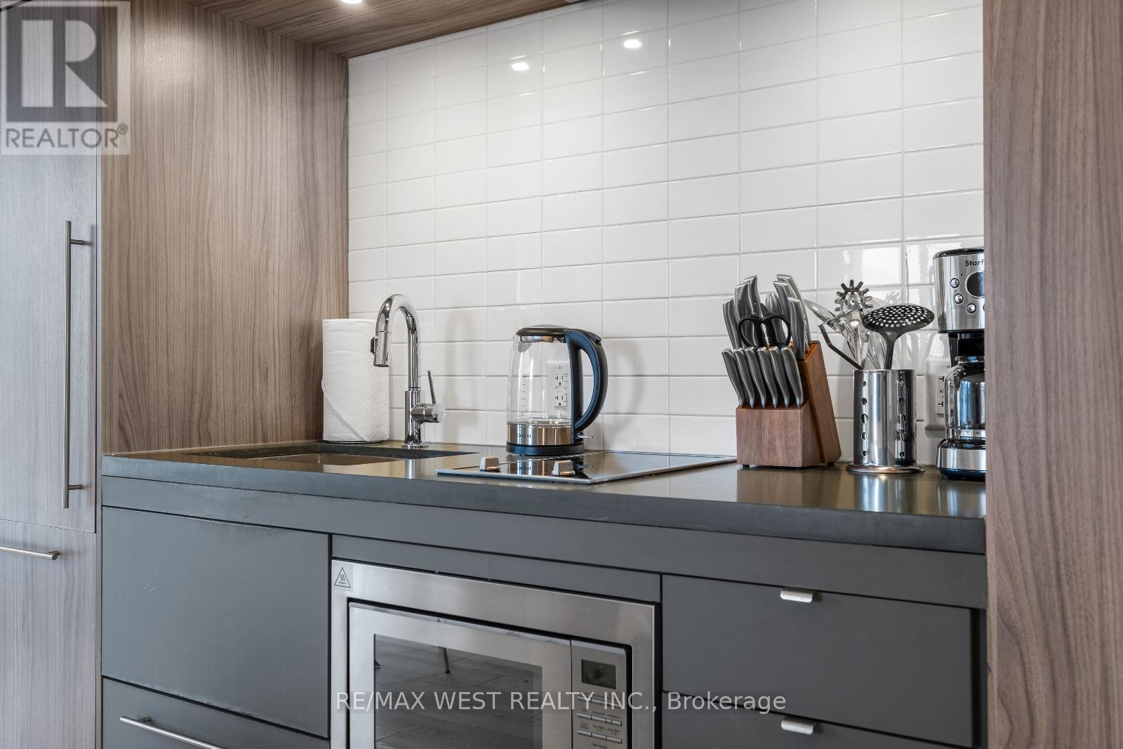 Photo 28 of 704 155 Yorkville Avenue, Toronto ON