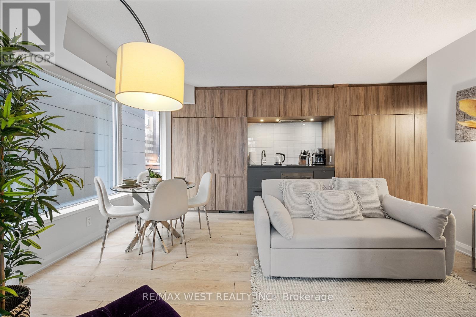 Photo 22 of 704 155 Yorkville Avenue, Toronto ON