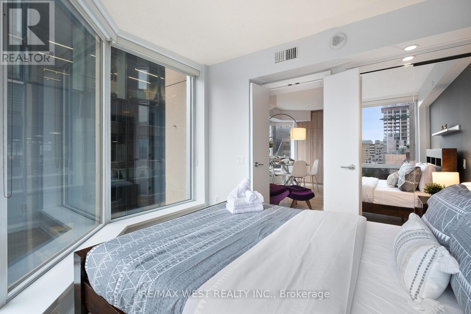 Photo 10 of 704 155 Yorkville Avenue, Toronto ON